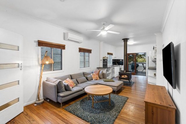2 Adams Street, QLD 4017
