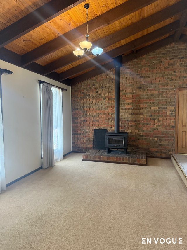 2 Southern Close, ACT 2905