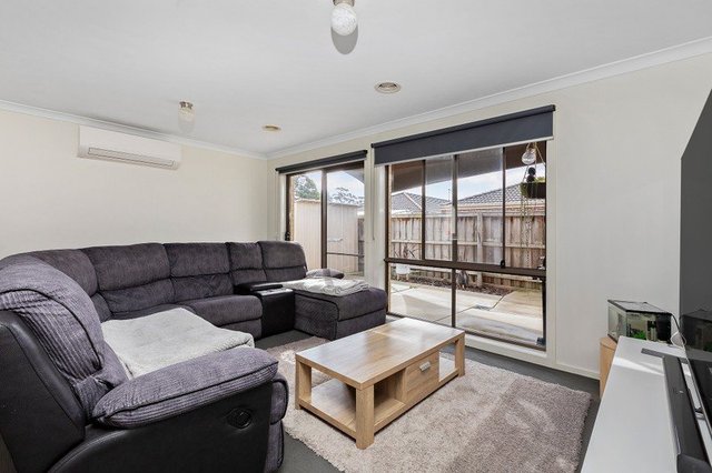 2/15 Warrenwood Place, VIC 3910