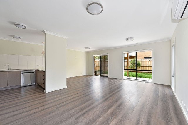 10 Village Crescent, VIC 3049