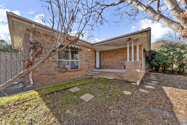 17 Evelyn Owen Crescent, ACT 2615