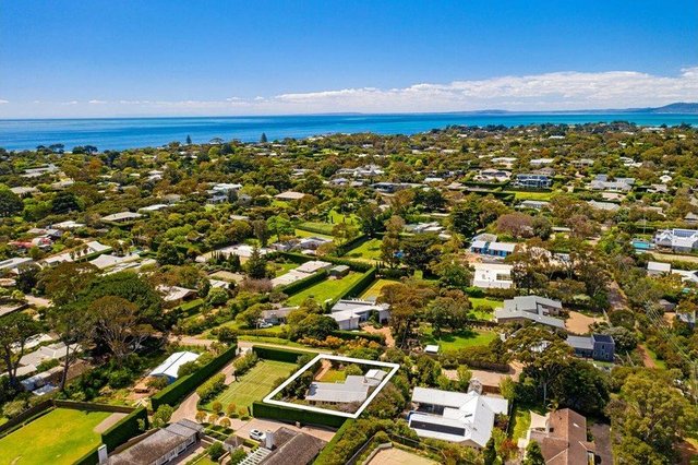 24 Leyden Avenue, VIC 3944