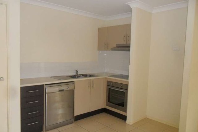 2/10 Halifax Court, QLD 4500