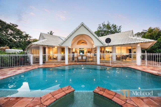 17 Chadston Close, QLD 4069