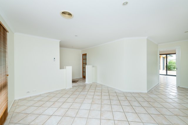 4 Unwin Avenue, NSW 2619
