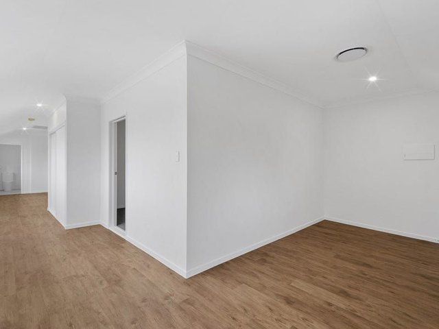 4/10 Park Parade, QLD 4017