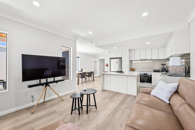 27 Aussat Drive, WA 6054