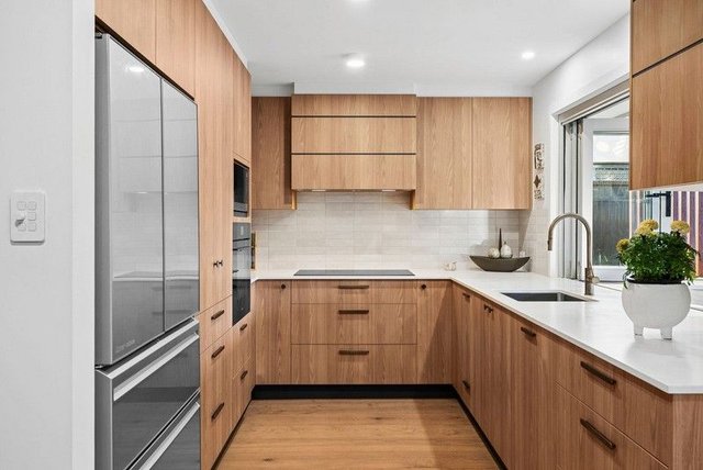 92 Nobby Parade, QLD 4220