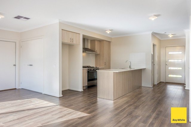 10 Bradfield Loop, VIC 3551