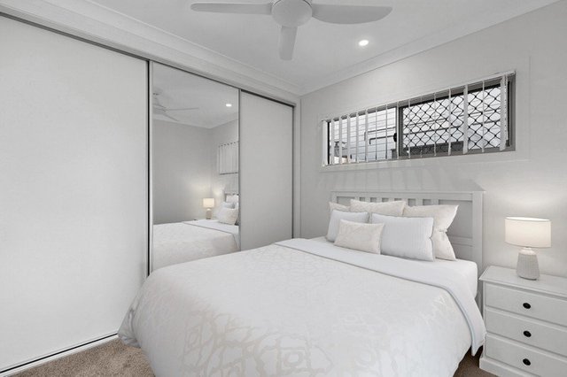 2/88 Board Street, QLD 4017