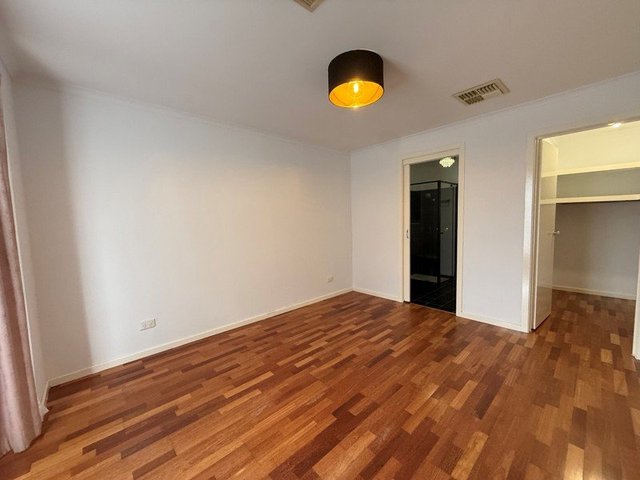 5 Warren Court, VIC 3028
