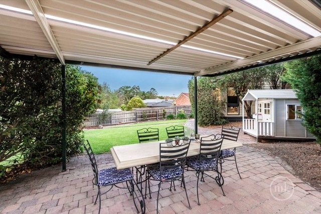 2 Chusan Court, VIC 3089
