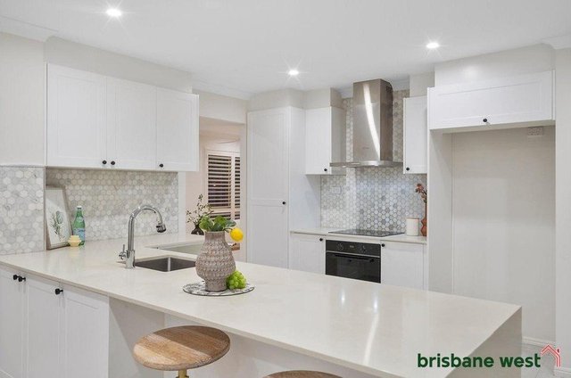 51 Watarrka Drive, QLD 4115