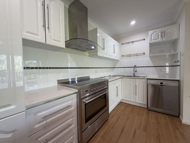 8 Torulosa Street, QLD 4130