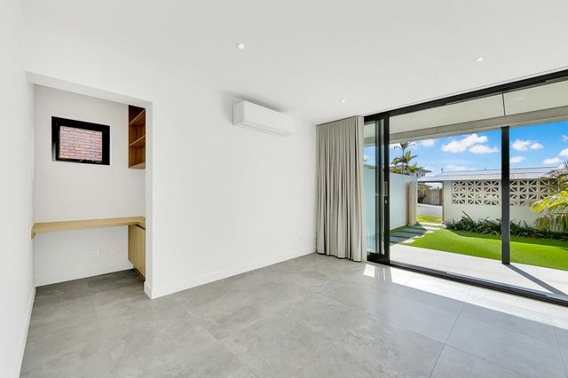 2/16 Pelican Street, QLD 4573